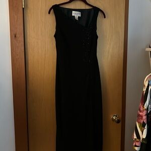 Evan Picone long black formal gown dress sleeveless size 6